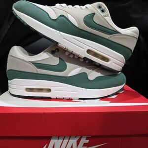 Nike Men's Sneakers in Green and Gray